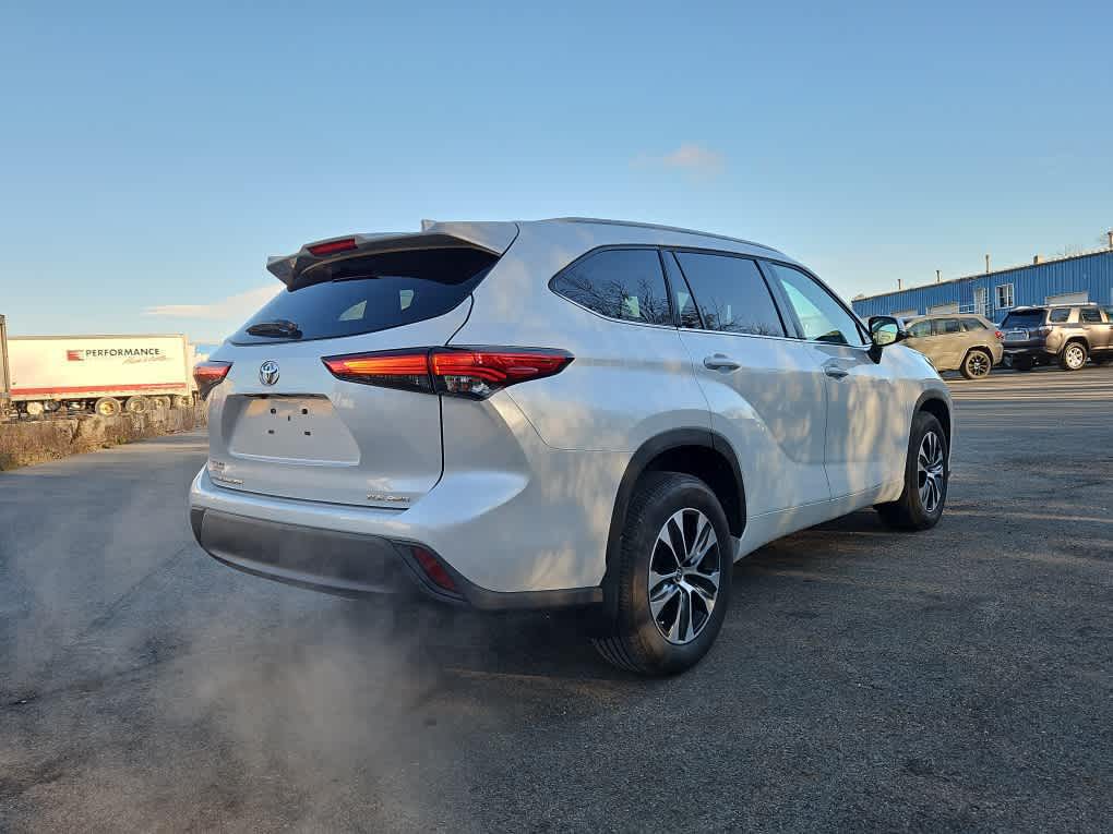 2022 Toyota Highlander XLE photo 4