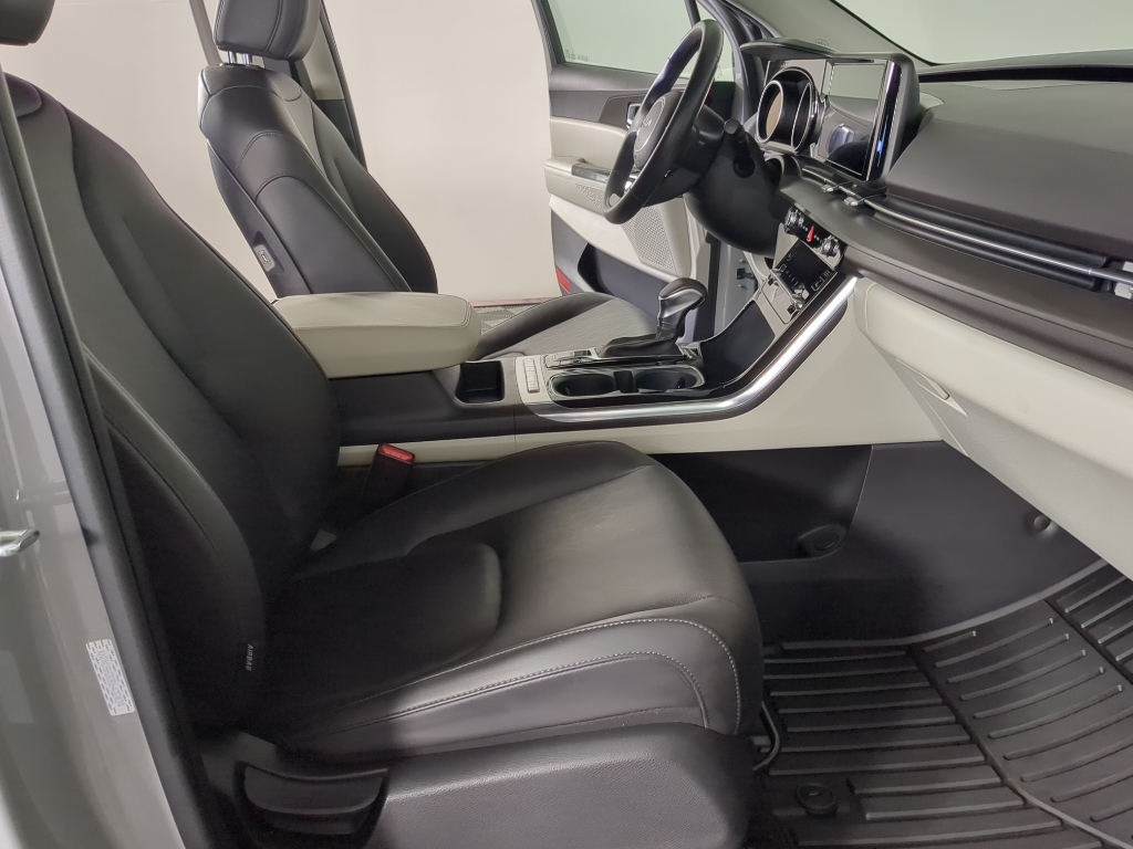 2024 Kia Carnival EX photo 16