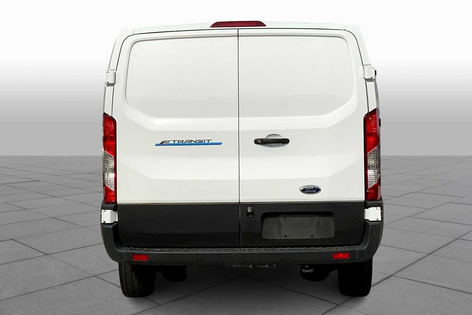 2023 Ford Transit photo 4