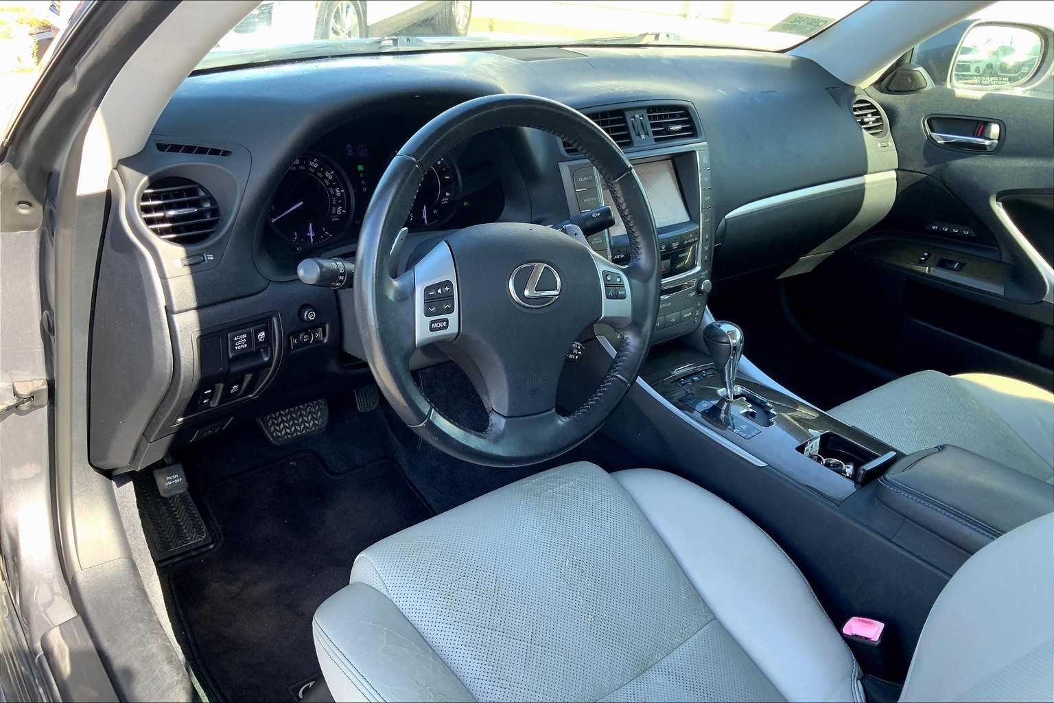 2012 Lexus IS 350C photo 16