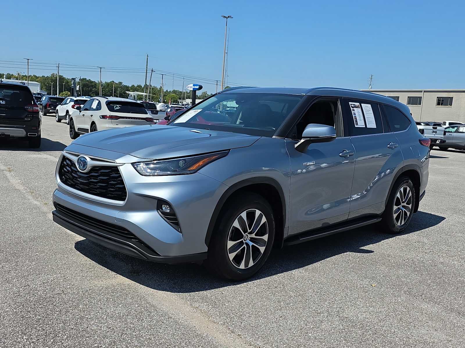 2021 Toyota Highlander Hybrid XLE photo 4