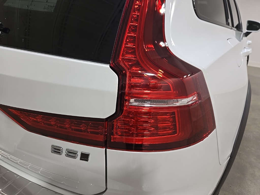 2026 Volvo V60 Plus photo 18