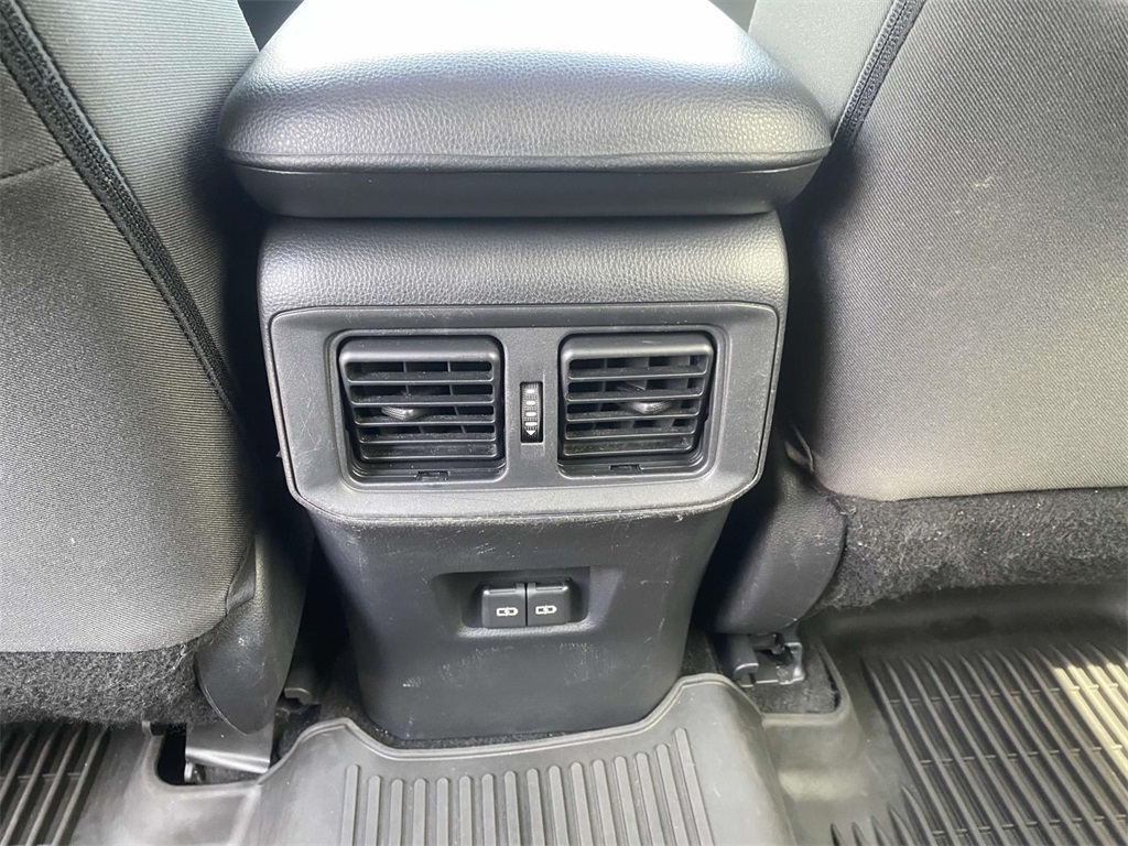 2022 Toyota RAV4 XLE photo 10