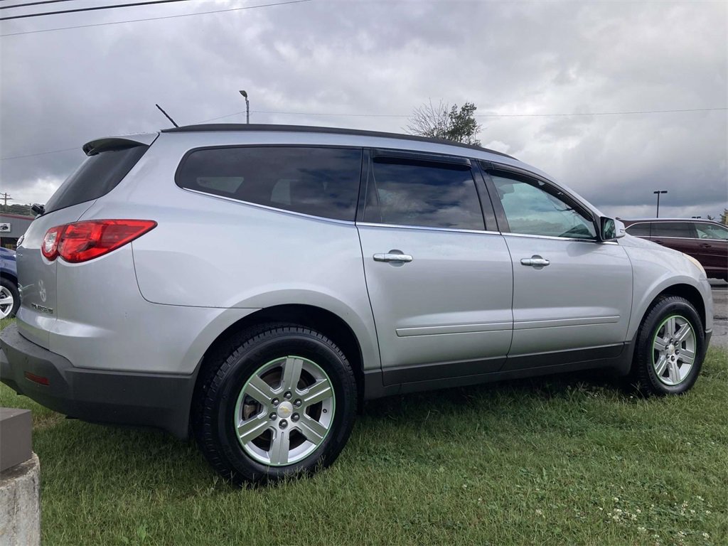 2012 Chevrolet Traverse 2LT photo 3