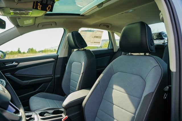 2025 Volkswagen Jetta 1.5T SE photo 8
