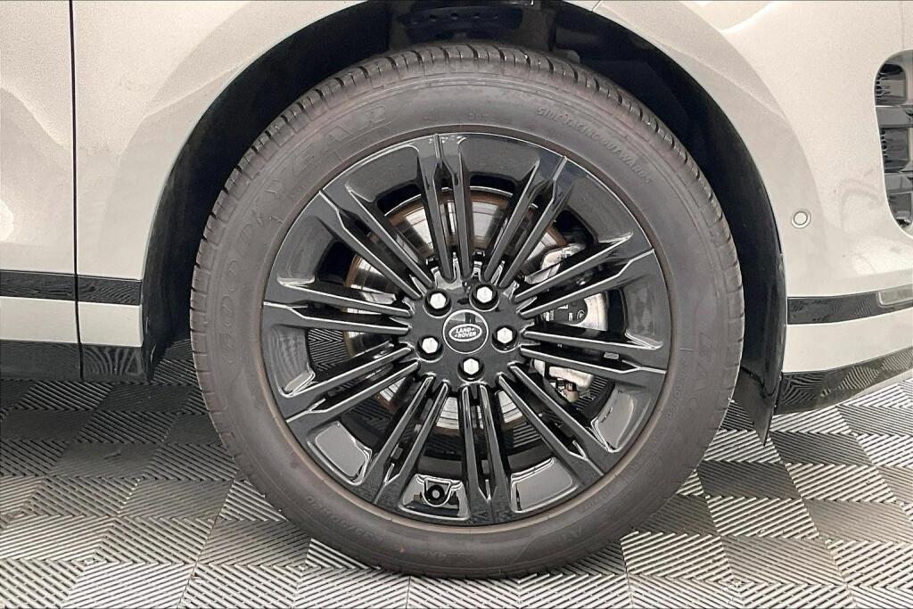 2025 Land Rover Range Rover Evoque Dynamic SE photo 4