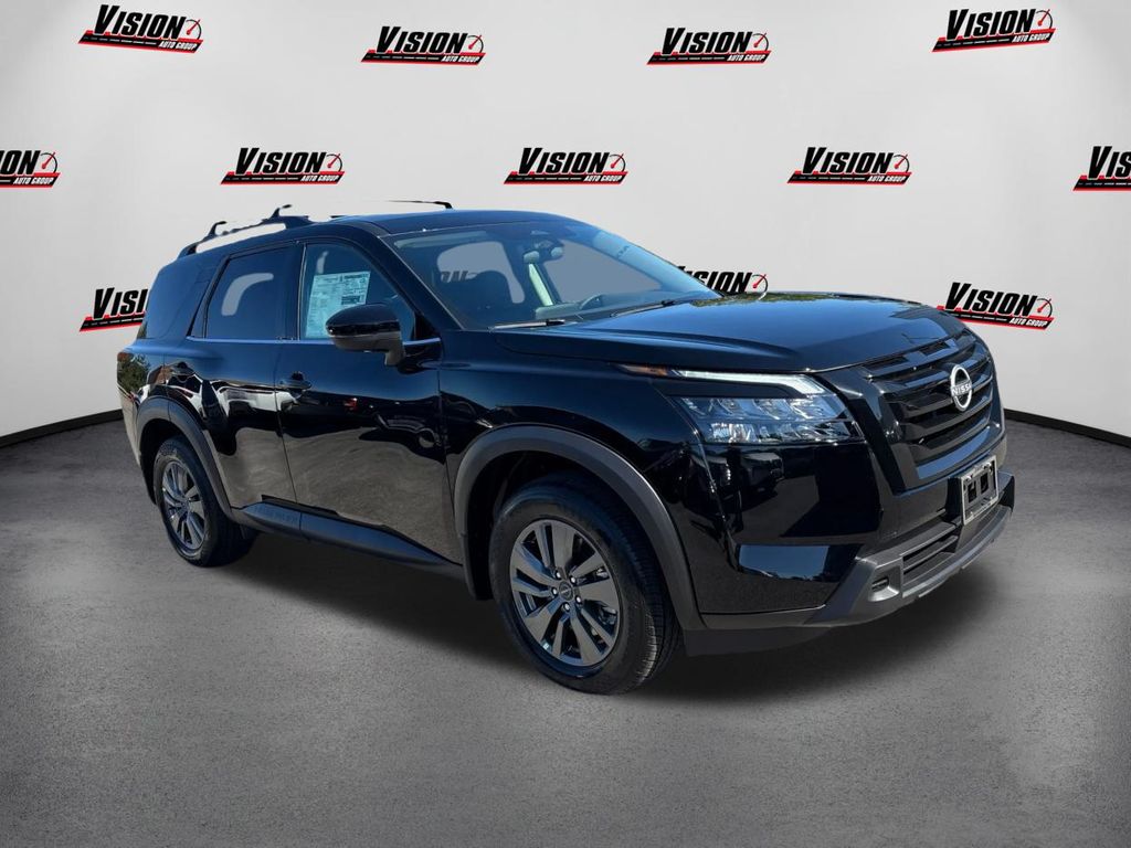 2025 Nissan Pathfinder SV photo 3