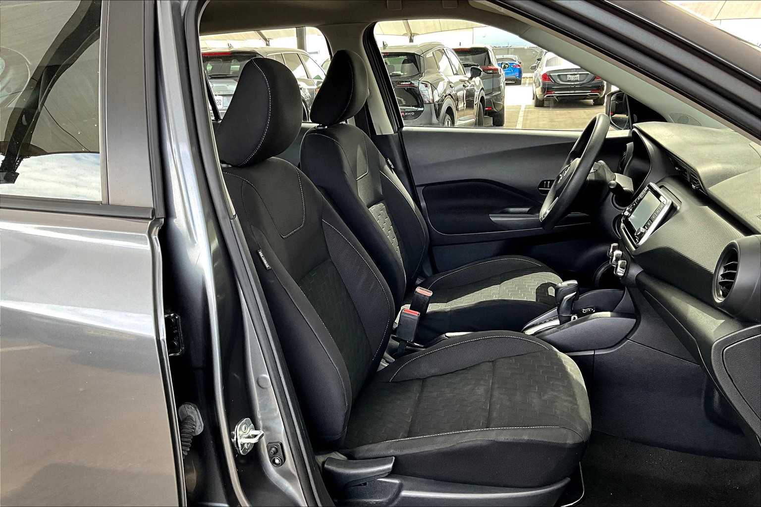 2021 Nissan Kicks S photo 8