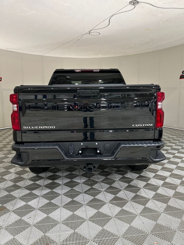 2024 Chevrolet Silverado 1500 Custom photo 3