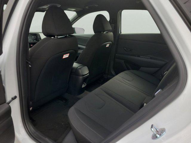 2025 Hyundai Elantra SEL Sport photo 4
