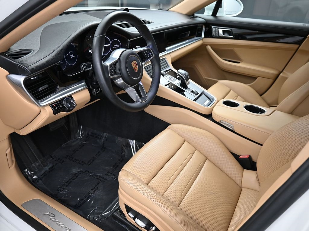 2019 Porsche Panamera Base photo 3