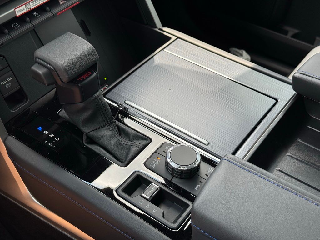 2025 Toyota Tundra Platinum CrewMax photo 30