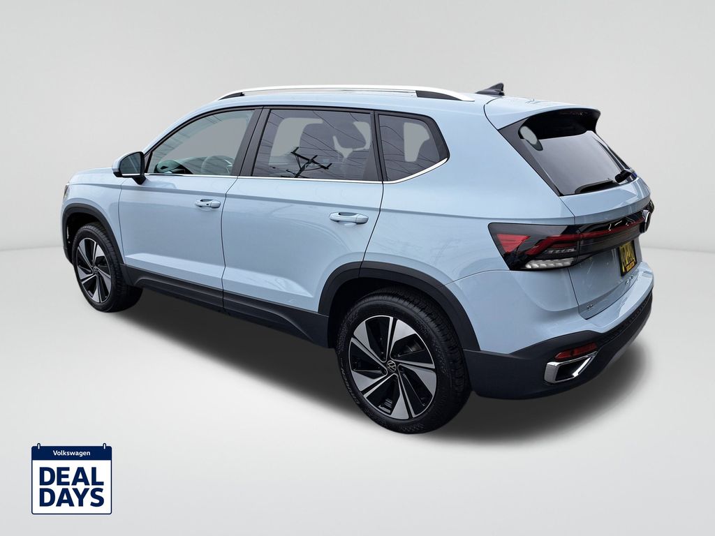 2025 Volkswagen Taos SE photo 4