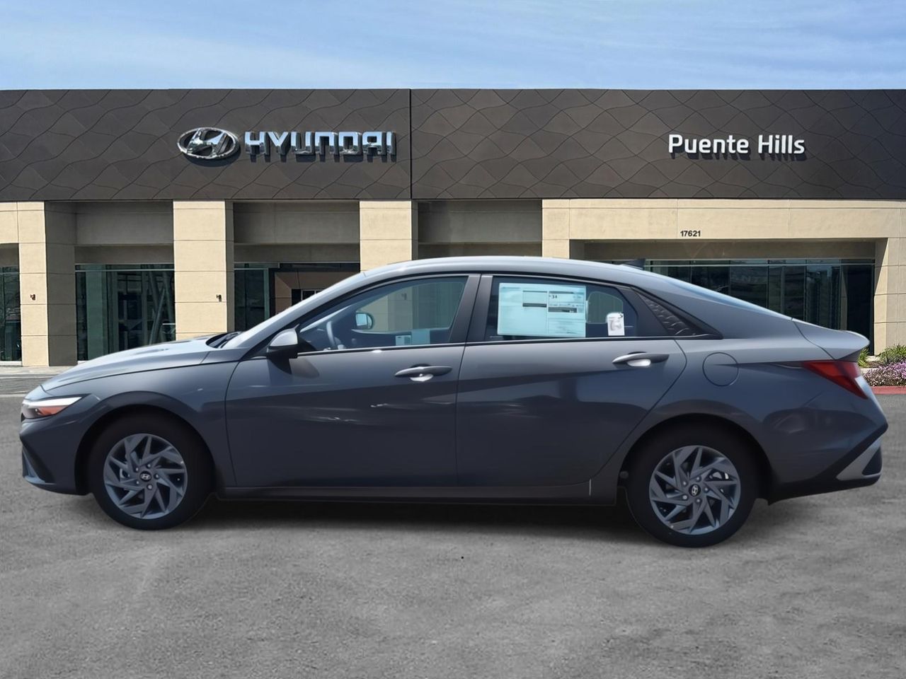 2025 Hyundai Elantra SEL Sport photo 4