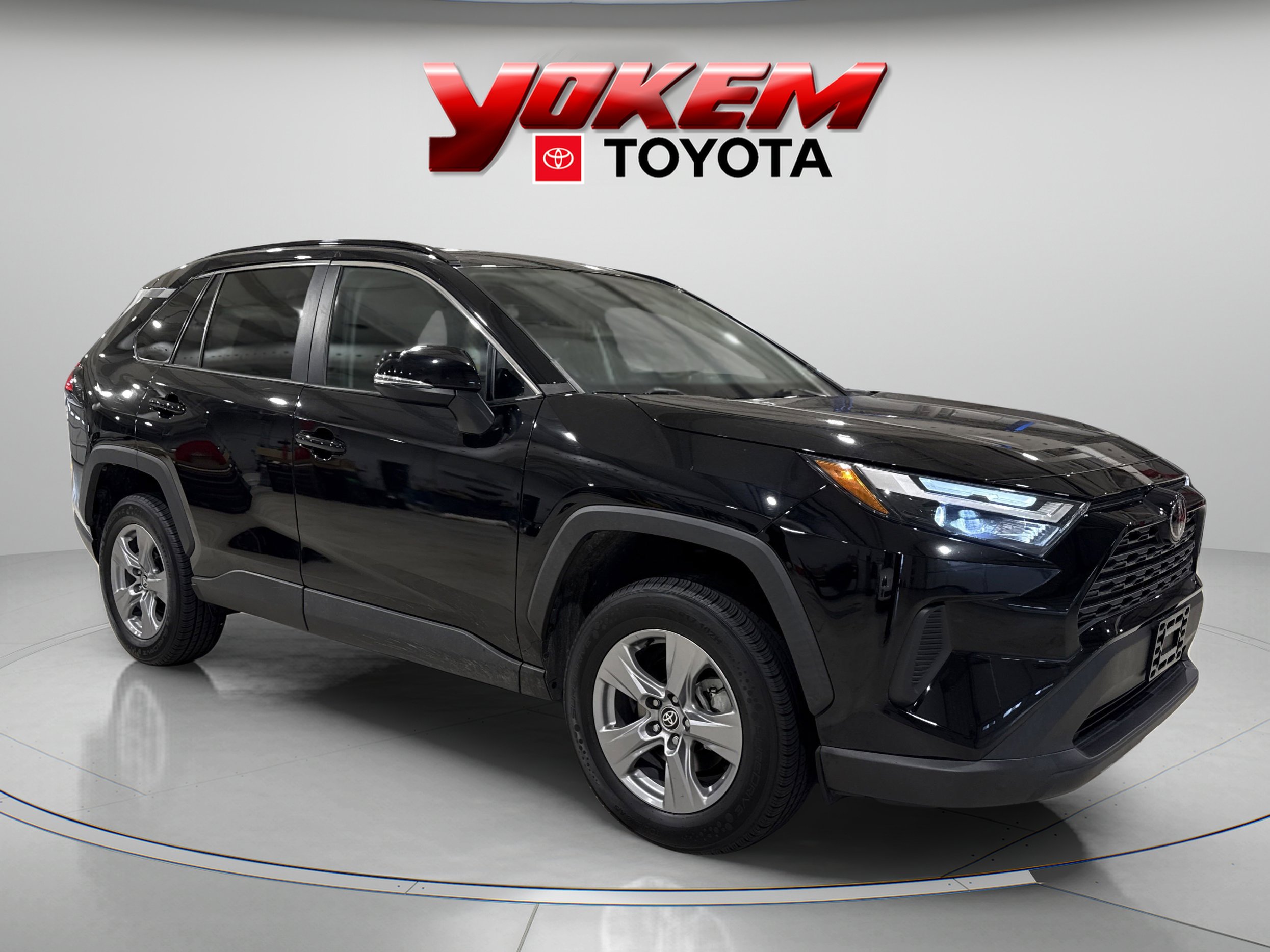 2022 Toyota RAV4 XLE photo 5