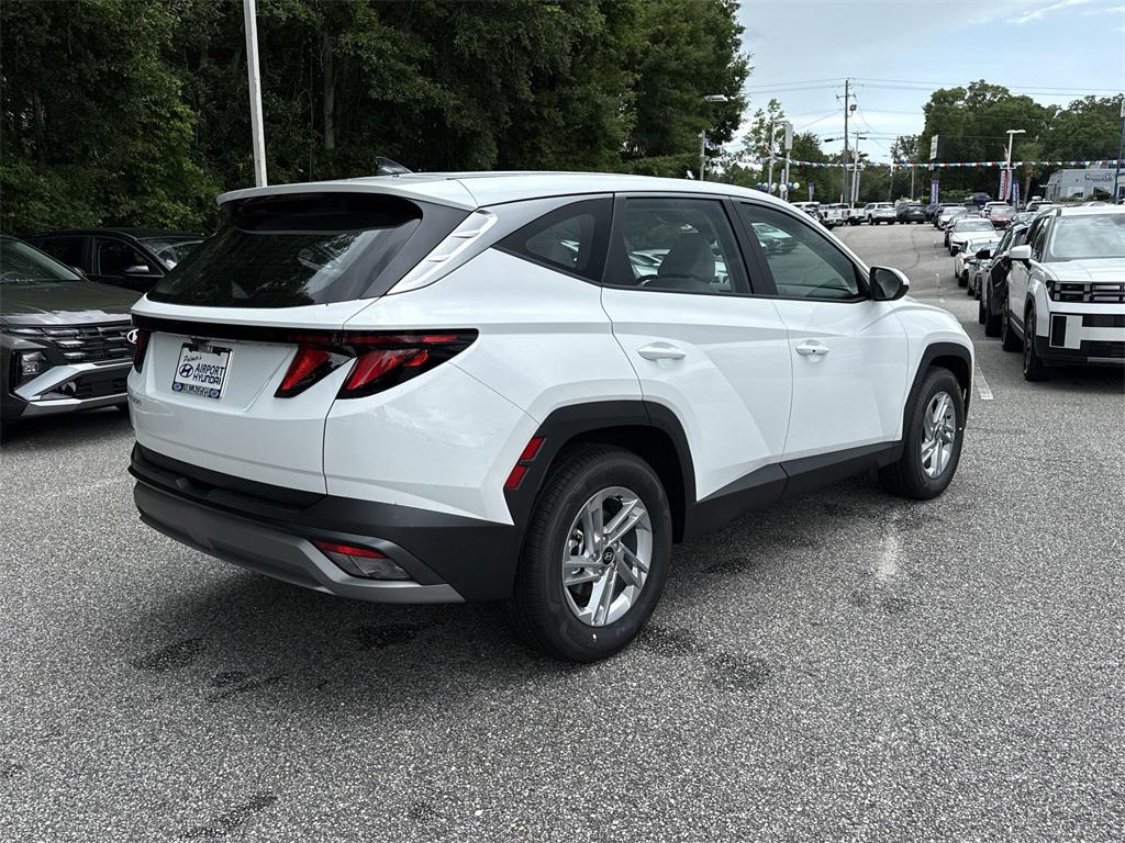2025 Hyundai Tucson SE photo 3