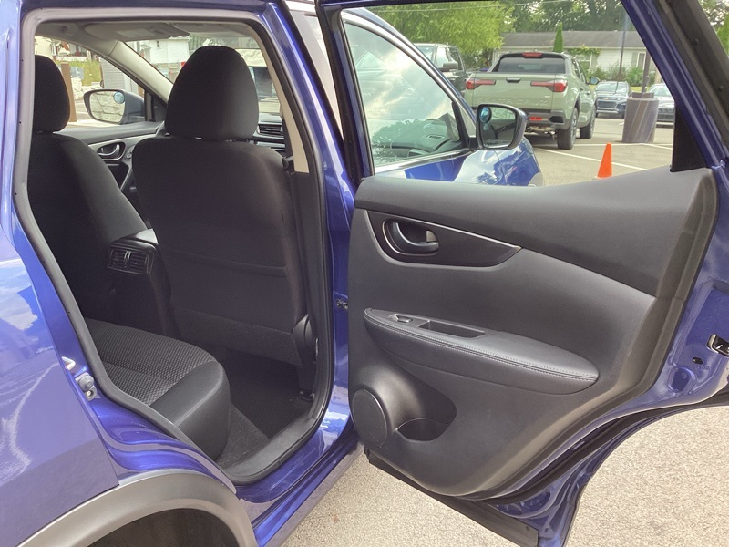 2022 Nissan Rogue Sport S photo 13
