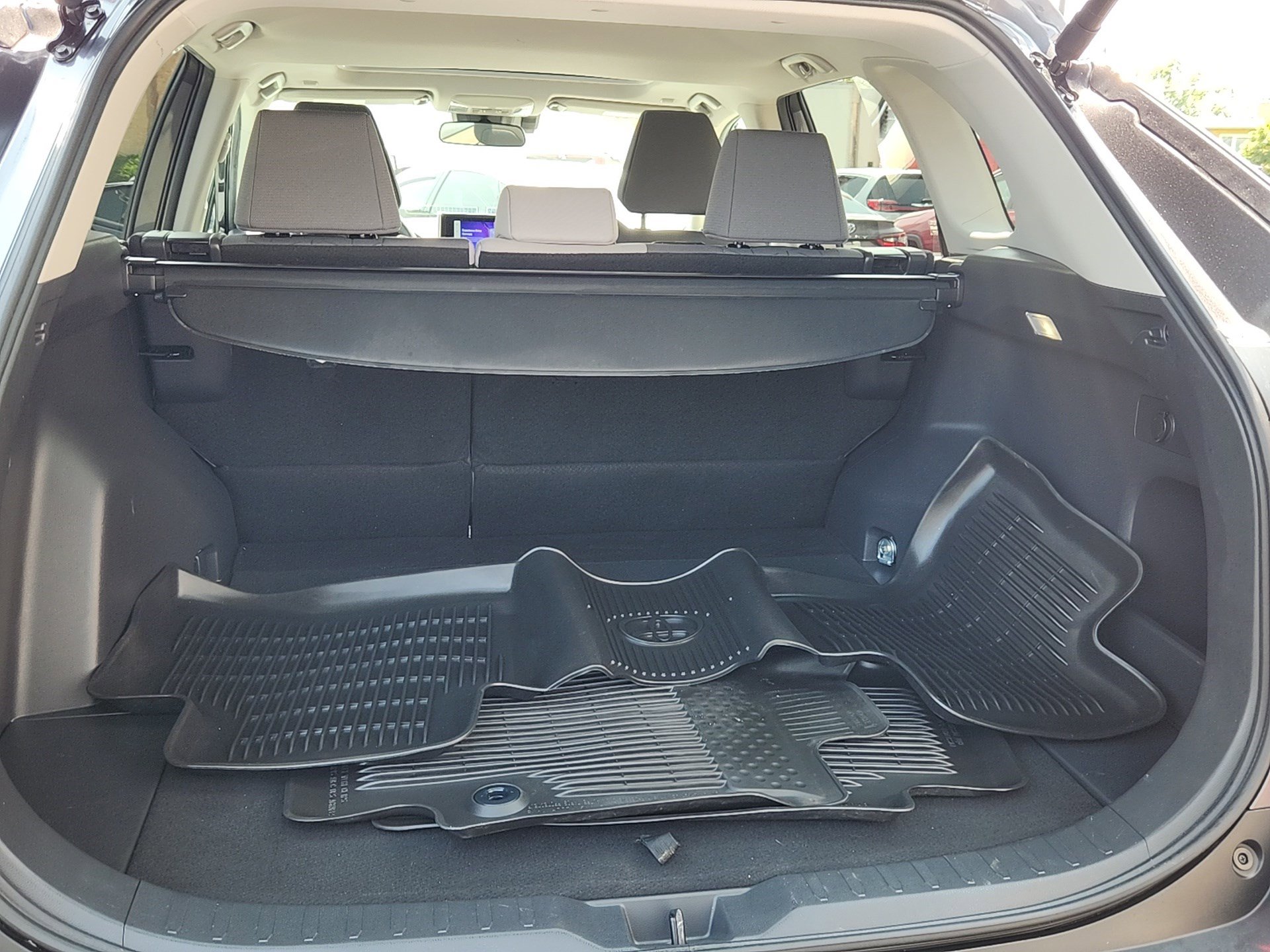 2024 Toyota RAV4 XLE photo 25