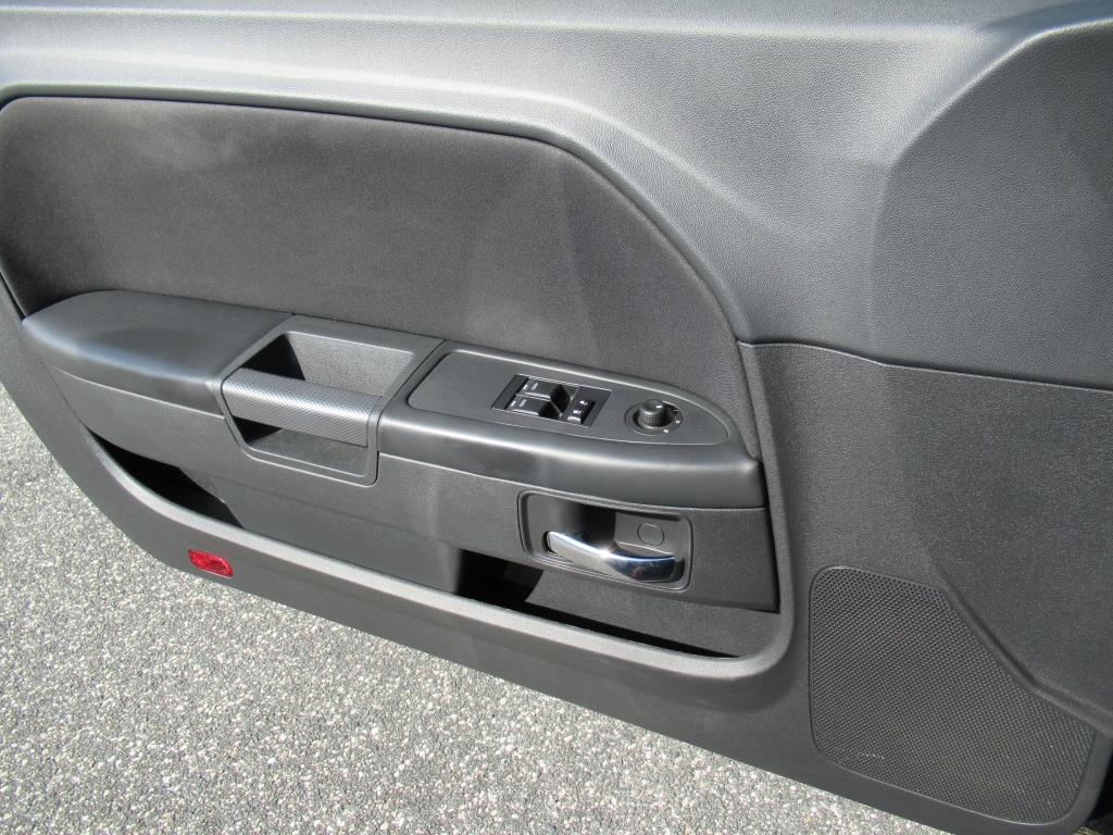 2014 Dodge Challenger R/T photo 22