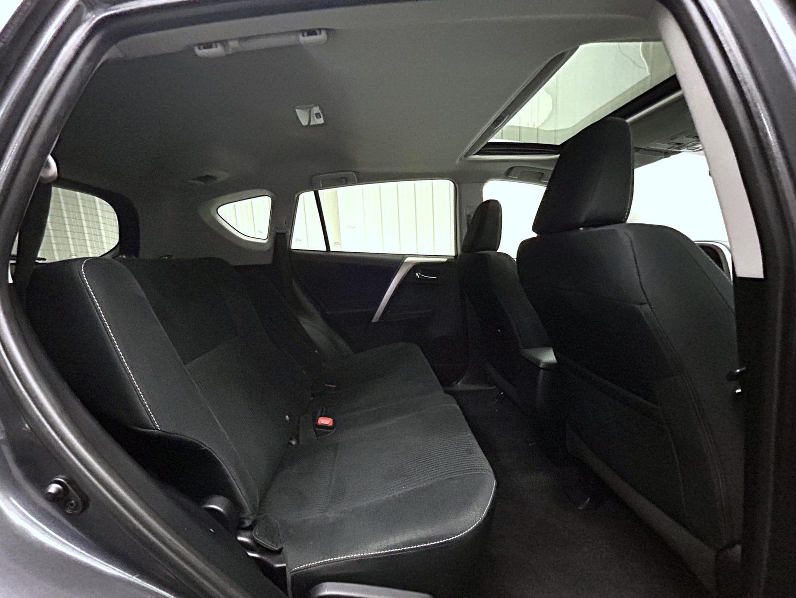 2015 Toyota RAV4 XLE photo 18