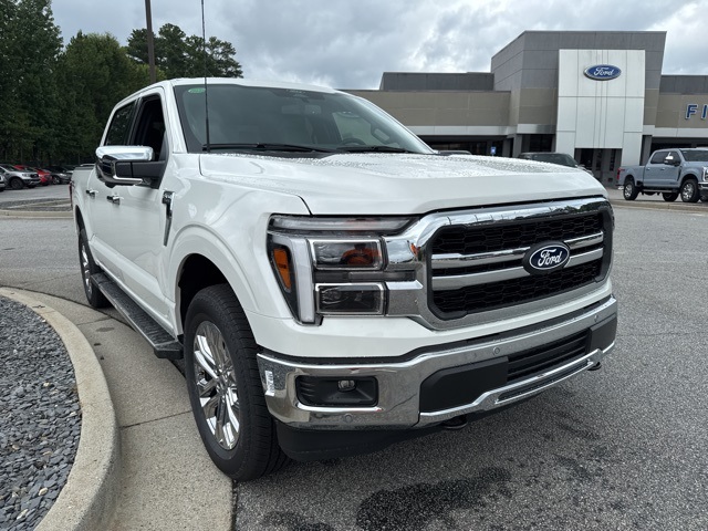 2025 Ford F-150 Lariat photo 3