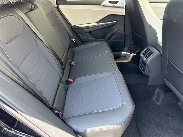 2025 Volkswagen Taos SE photo 16