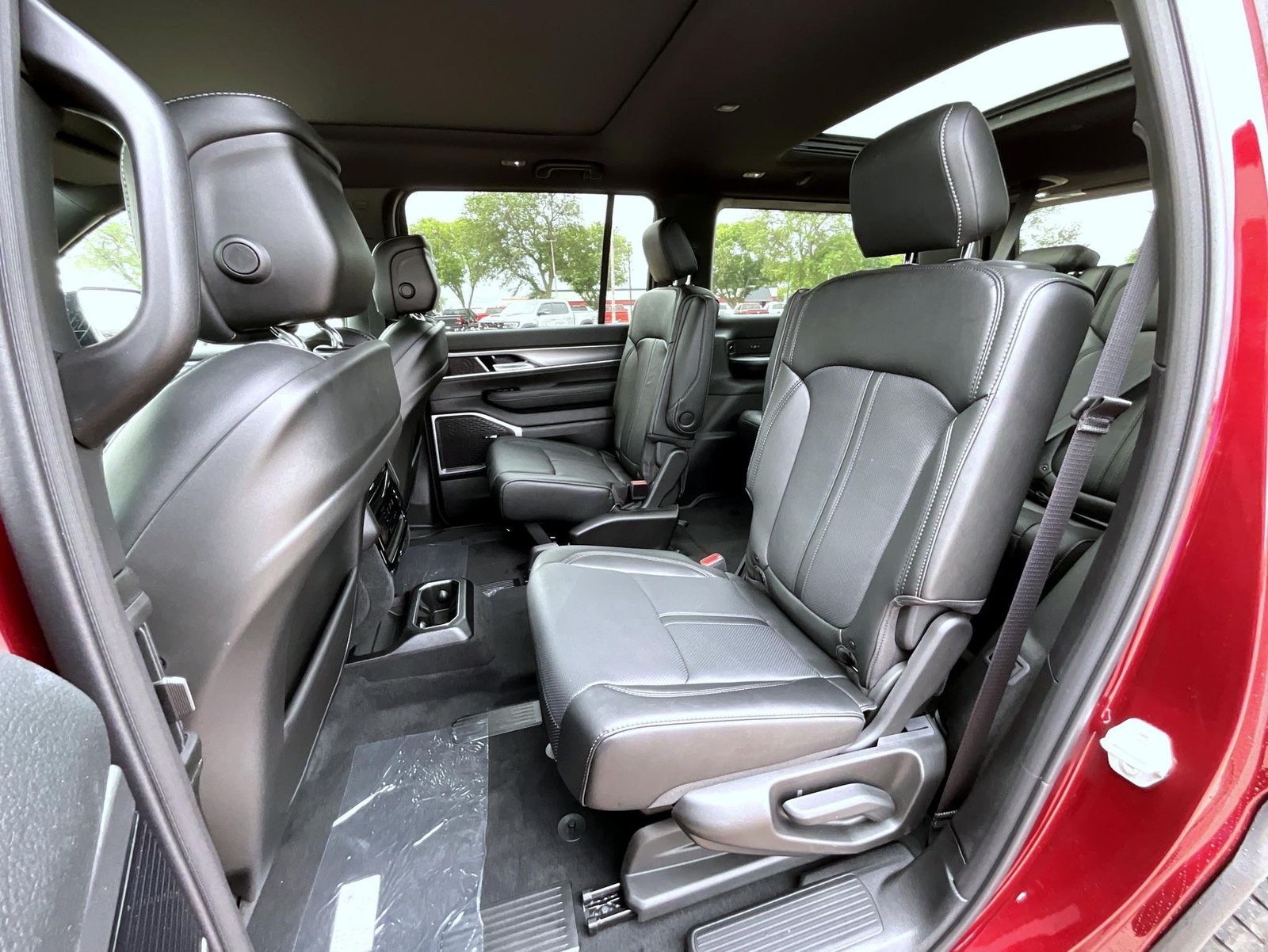 2025 Jeep Wagoneer Overland Series II photo 11