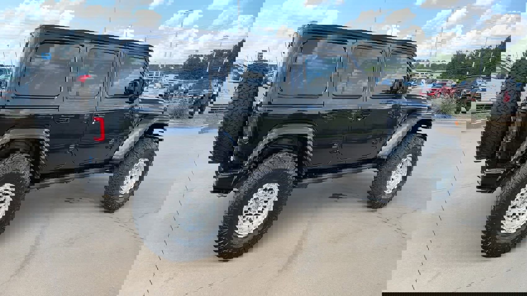 2020 Jeep Wrangler Unlimited Sahara High Altitude photo 9
