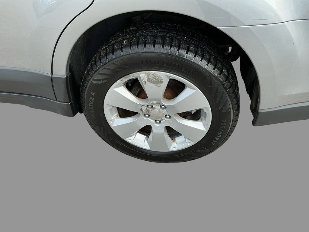 2011 Subaru Outback 2.5i Premium photo 16