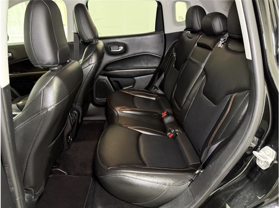 Used 2019 Diamond Black Crystal Pearlcoat Jeep Limited image 14