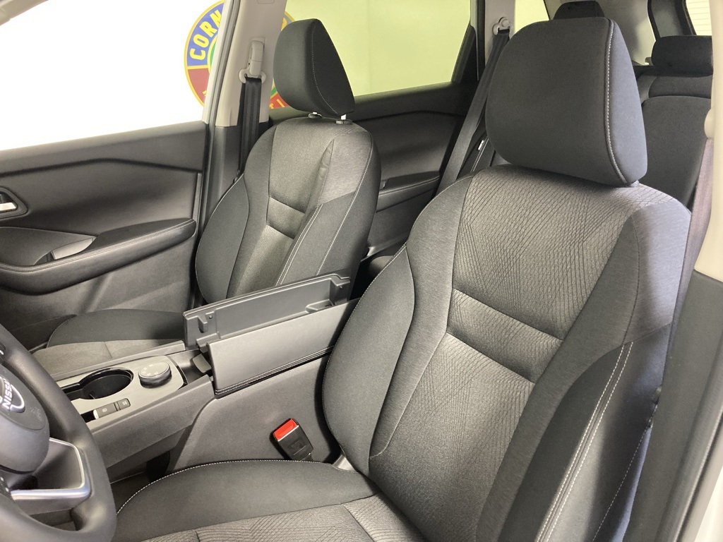 2024 Nissan Rogue SV photo 9