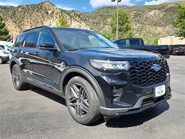 2025 Ford Explorer ST's photo