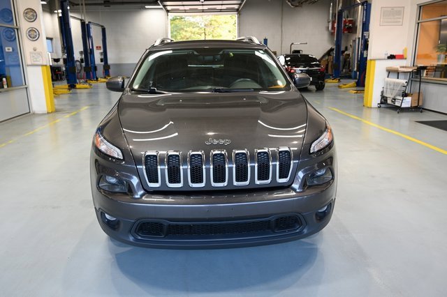 2016 Jeep Cherokee Latitude photo 2