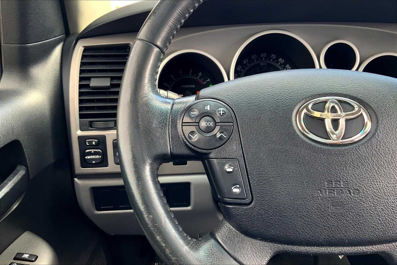 2010 Toyota Sequoia photo 20