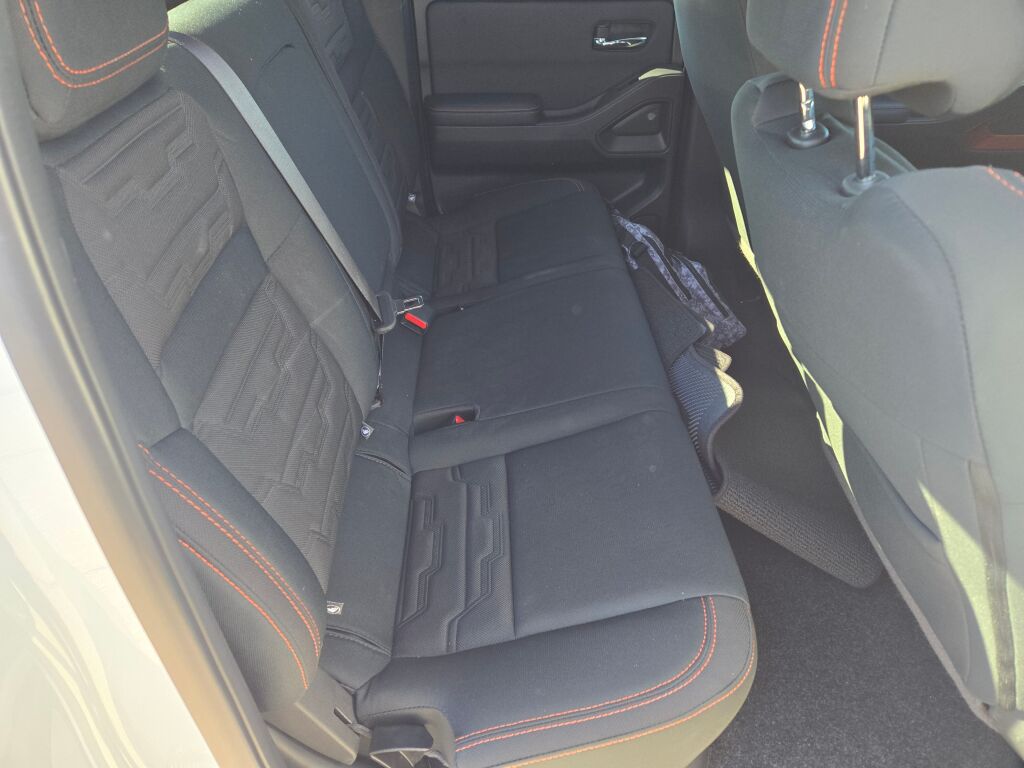 2024 Nissan Frontier PRO-4X photo 8