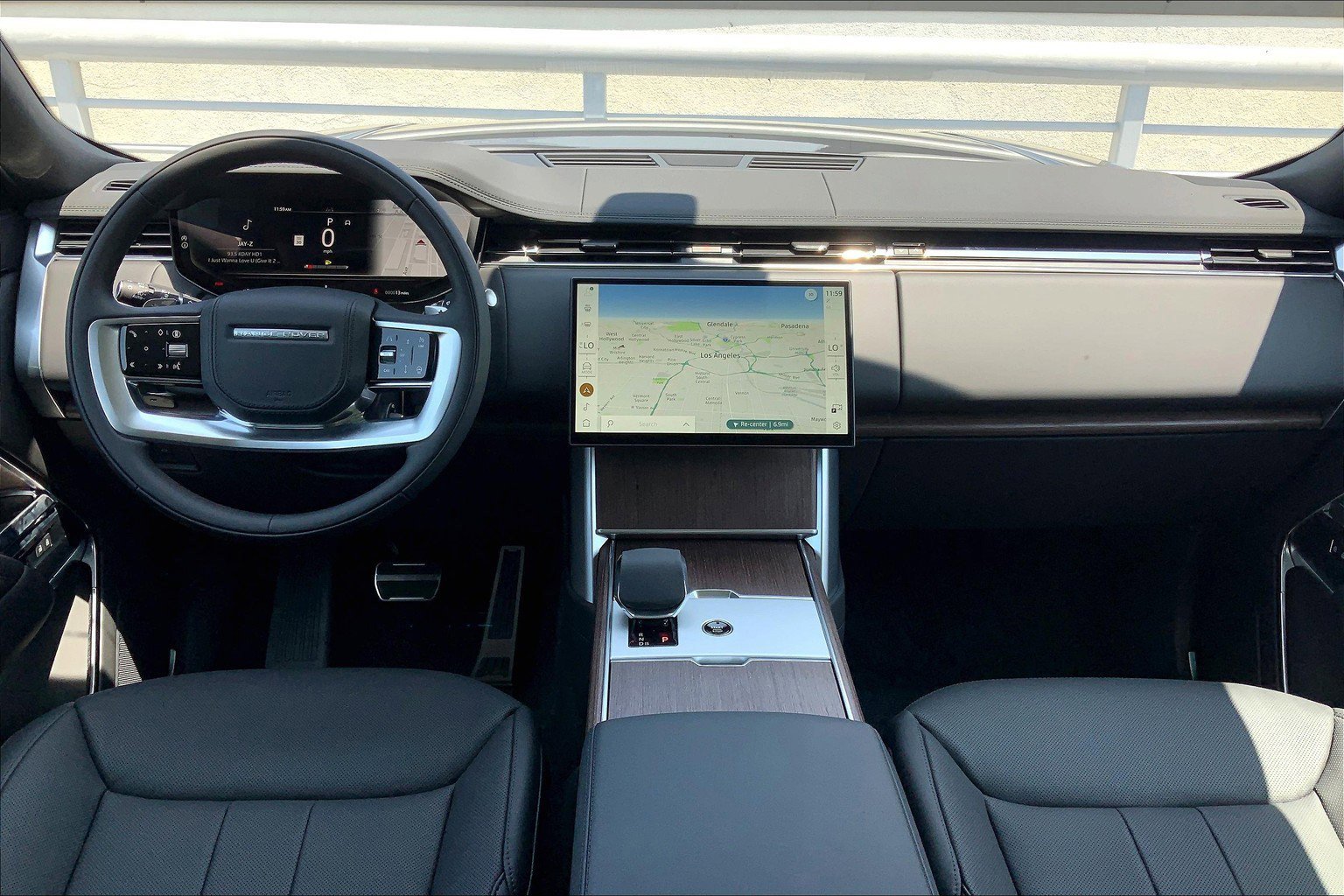 2025 Land Rover Range Rover SE photo 10