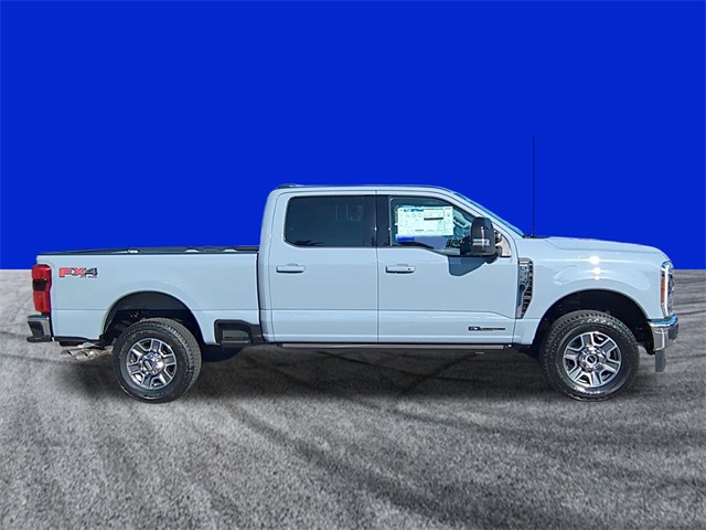 2025 Ford F-350 Lariat photo 3