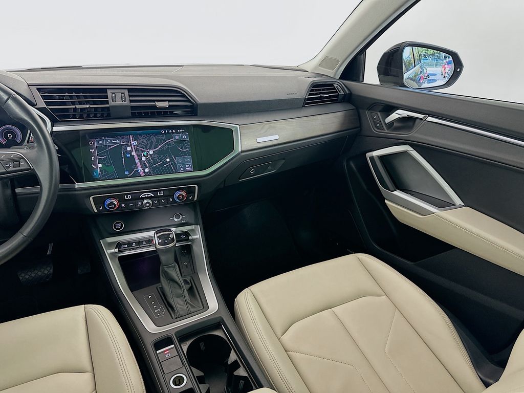 2022 Audi Q3 45 TFSI S line Premium photo 24