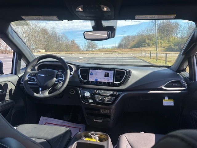 2025 Chrysler Voyager LX photo 10
