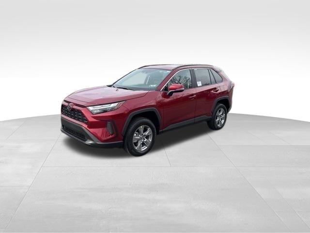 2025 Toyota RAV4 XLE's photo