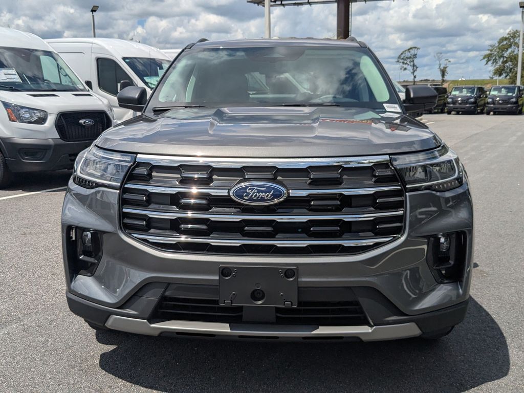 2025 Ford Explorer photo 7
