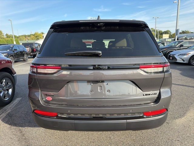 2025 Jeep Grand Cherokee Limited photo 3