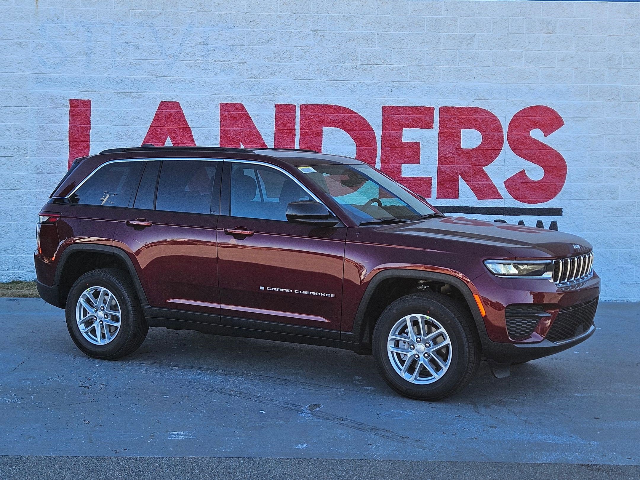 2025 Jeep Grand Cherokee Laredo's photo