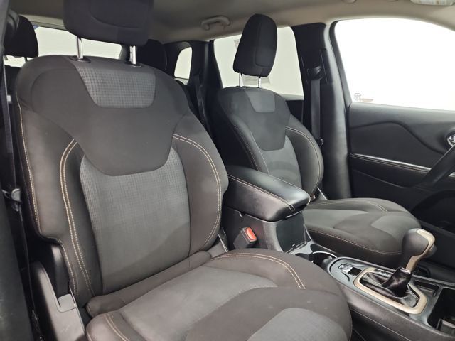 2016 Jeep Cherokee Latitude photo 30