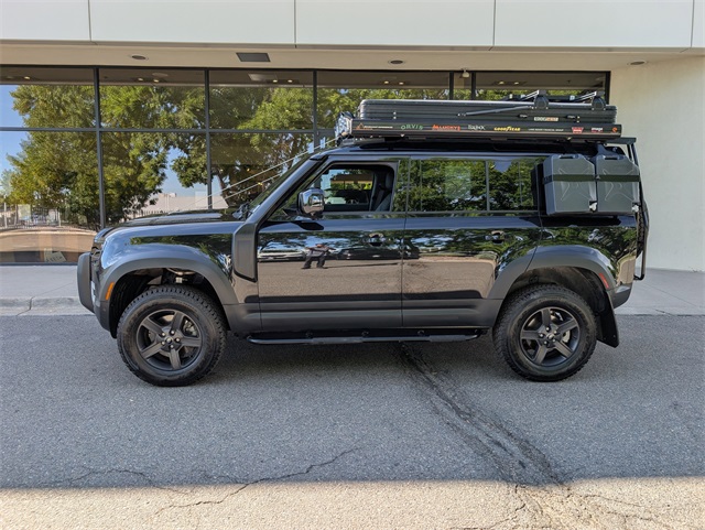 2023 Land Rover Defender 110 S photo 3