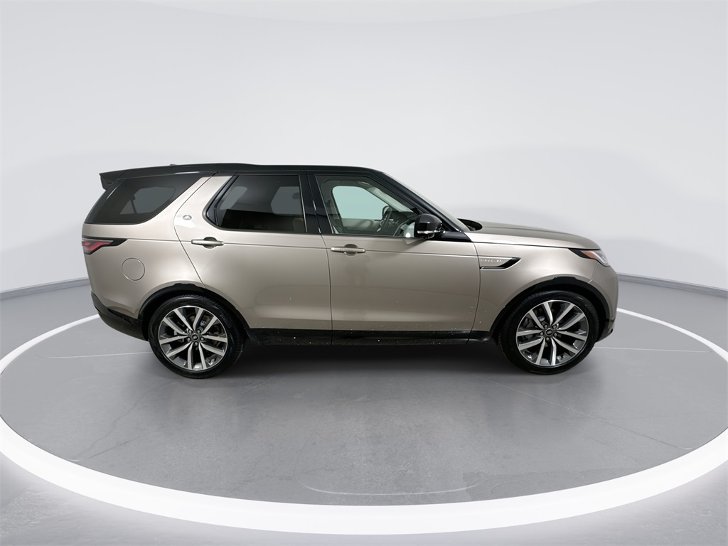 2025 Land Rover Discovery SE photo 9