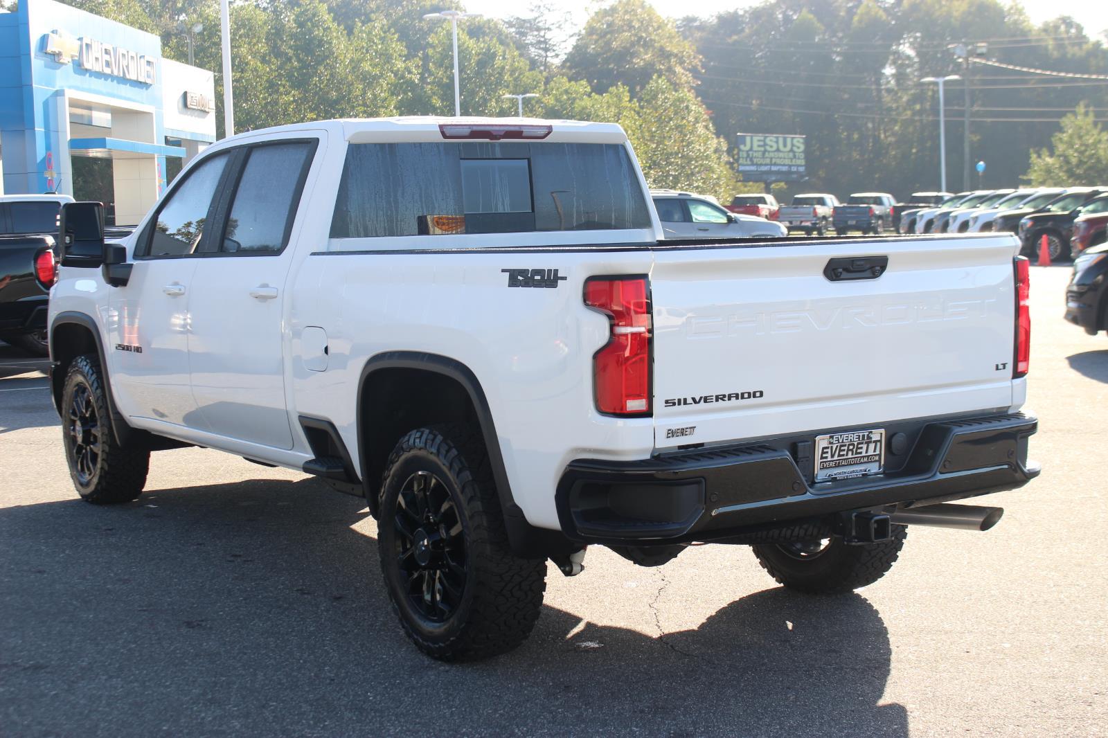 2025 Chevrolet Silverado 2500HD LT photo 4