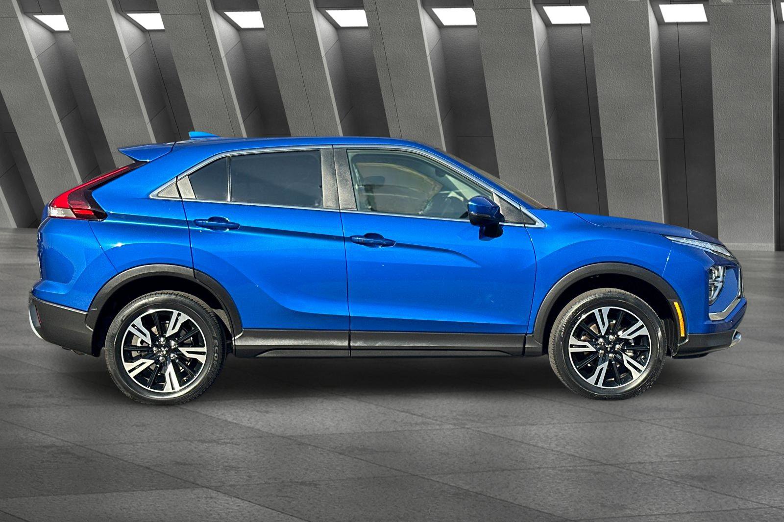 2024 Mitsubishi Eclipse Cross SE photo 2