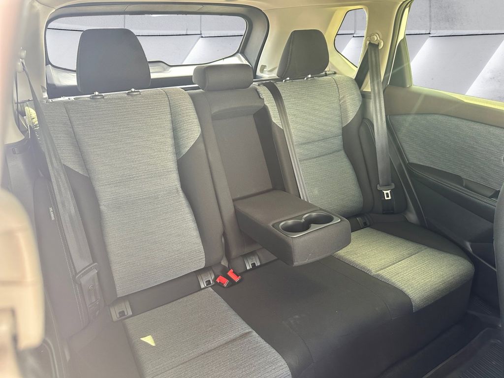 2023 Nissan Rogue SV photo 14