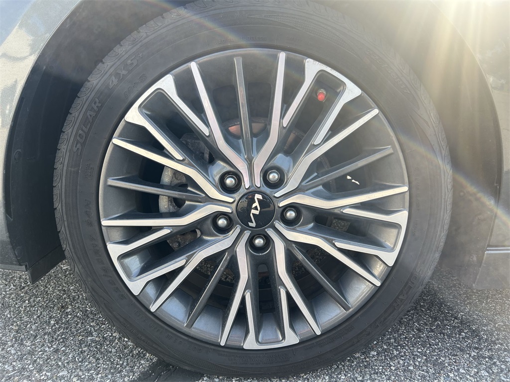 2023 Kia Forte GT-Line photo 16